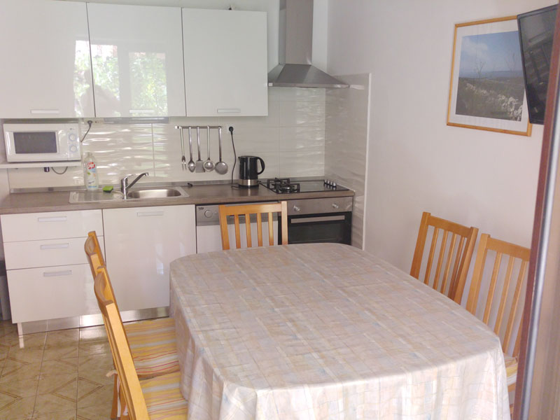 Kitchen with dining area in Apartment S1-B