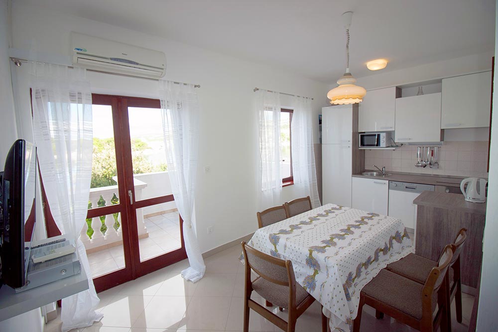 Kitchen with dining area in Apartment S2-A